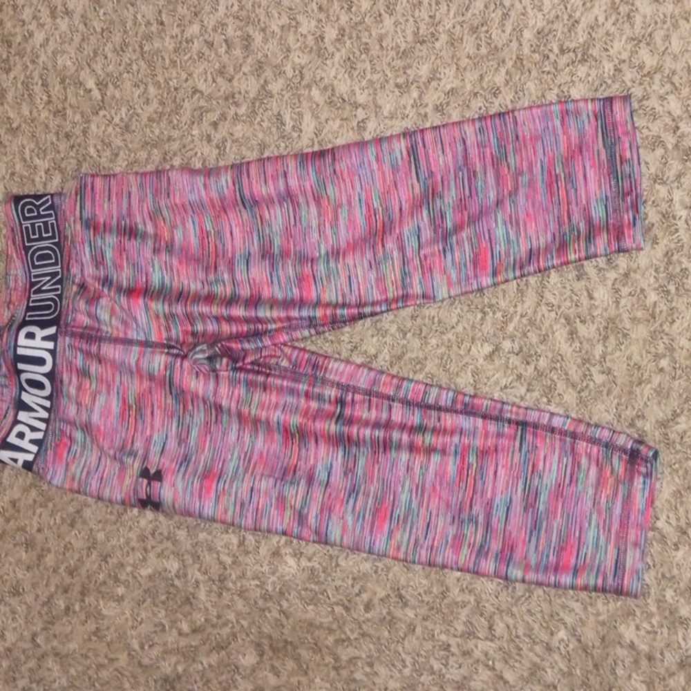Under armour girl size Medium Capri leggings